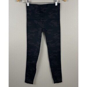 Spanx Size M Look At Me Now Seamless Black Camo Legging
